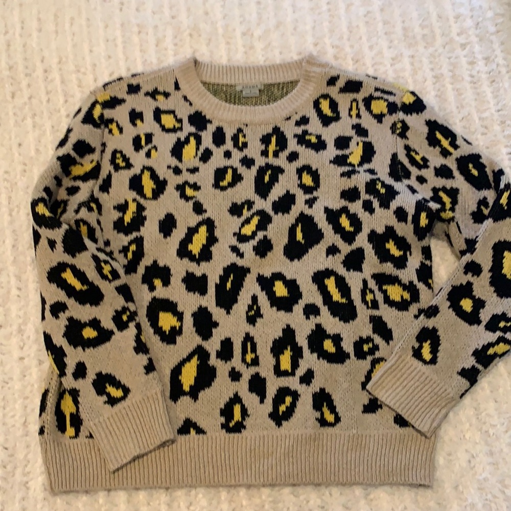 EUC leopard sweater size small